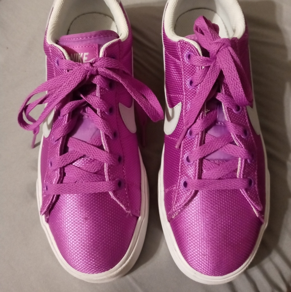 Nikes - Picture 2 of 3